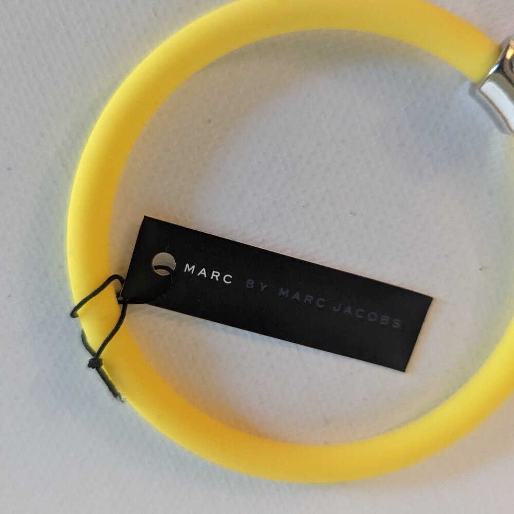 NWT Marc by Marc Jacobs Silver Charm Yellow Silicone Rubber Bracelet Designer - Picture 4 of 6
